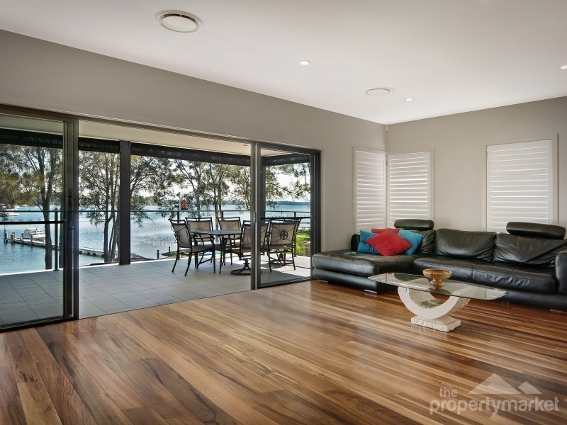 30 Gordon Avenue, Summerland Point NSW 2259