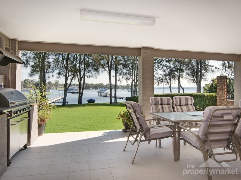 30 Gordon Avenue, Summerland Point NSW 2259
