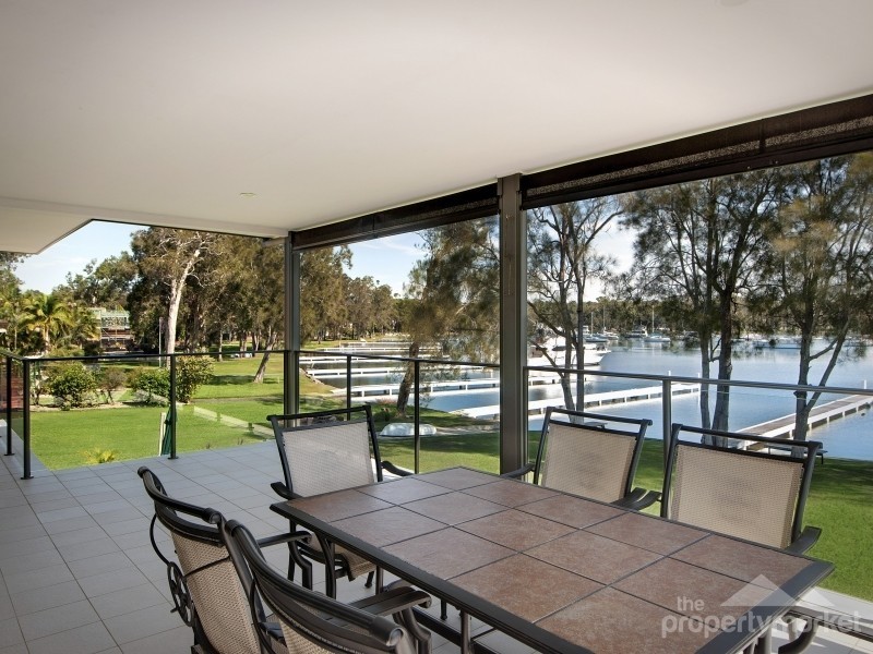 30 Gordon Avenue, Summerland Point NSW 2259