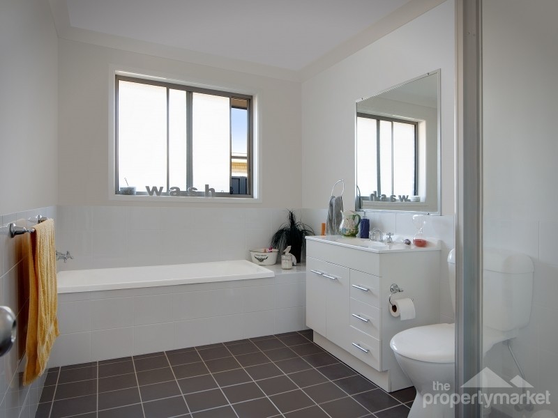 11 Peony Place, Hamlyn Terrace NSW 2259