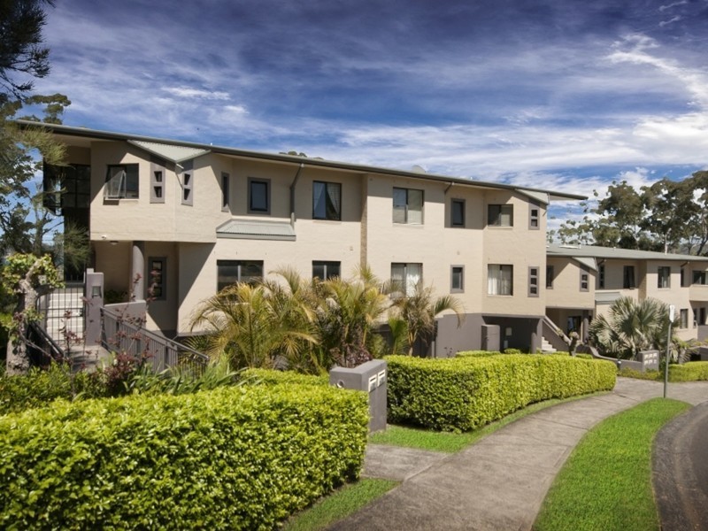 4/84 John Whiteway Drive, Gosford NSW 2250