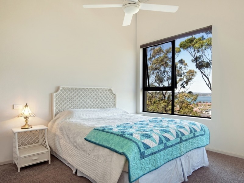 4/84 John Whiteway Drive, Gosford NSW 2250