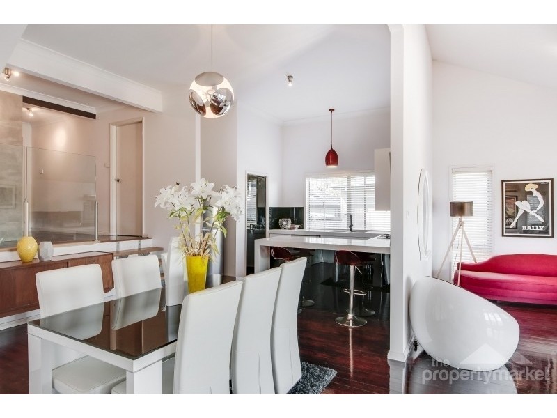 16 Irwin Place, Green Point NSW 2251