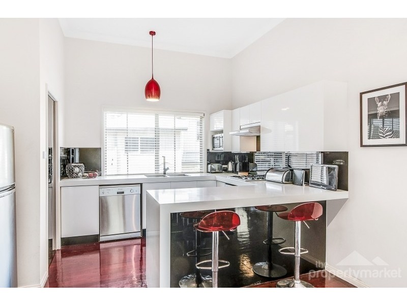 16 Irwin Place, Green Point NSW 2251