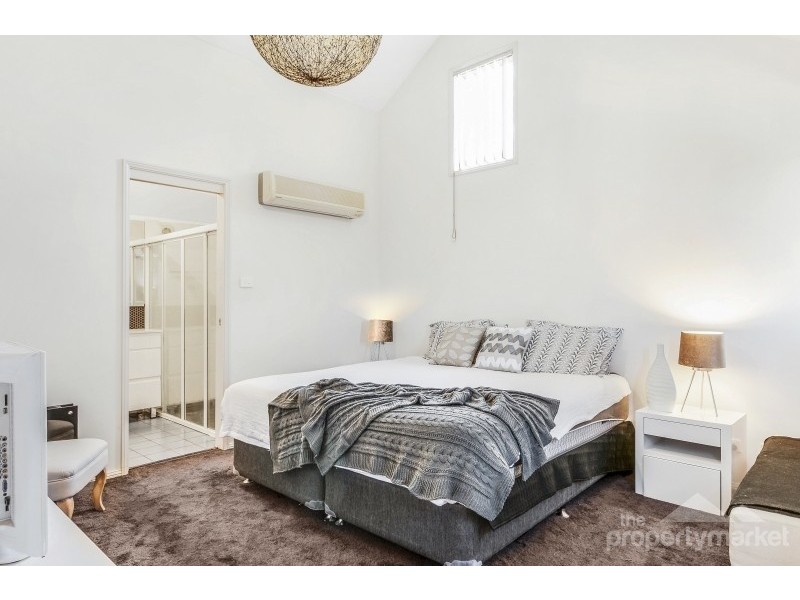 16 Irwin Place, Green Point NSW 2251