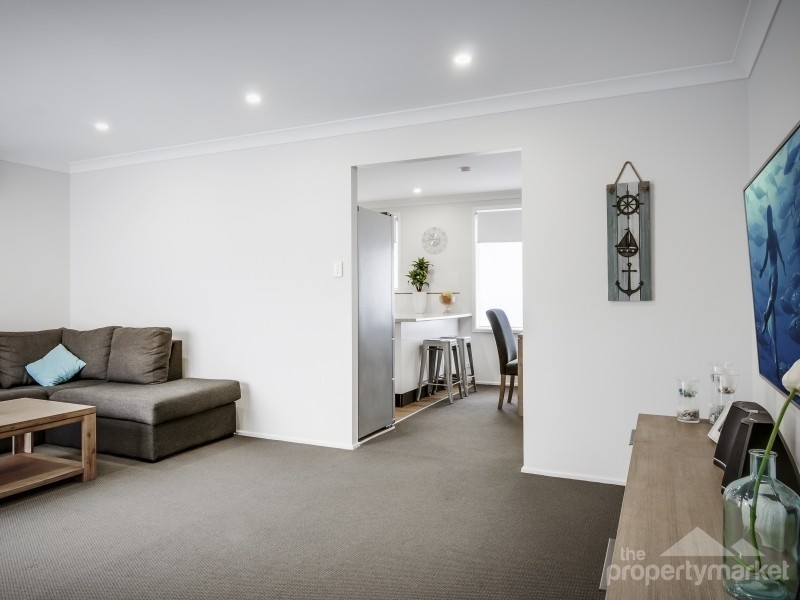 4 Kingsford Smith Drive, Berkeley Vale NSW 2261