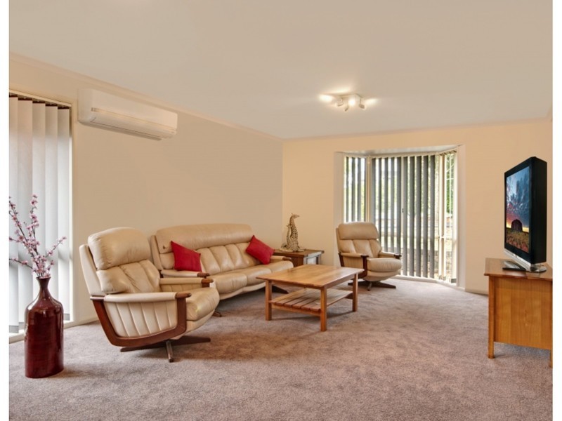 17 Barrington Drive, Woongarrah NSW 2259