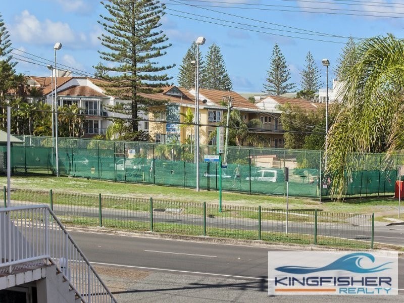 2/4 Logan Avenue, Miami QLD 4220