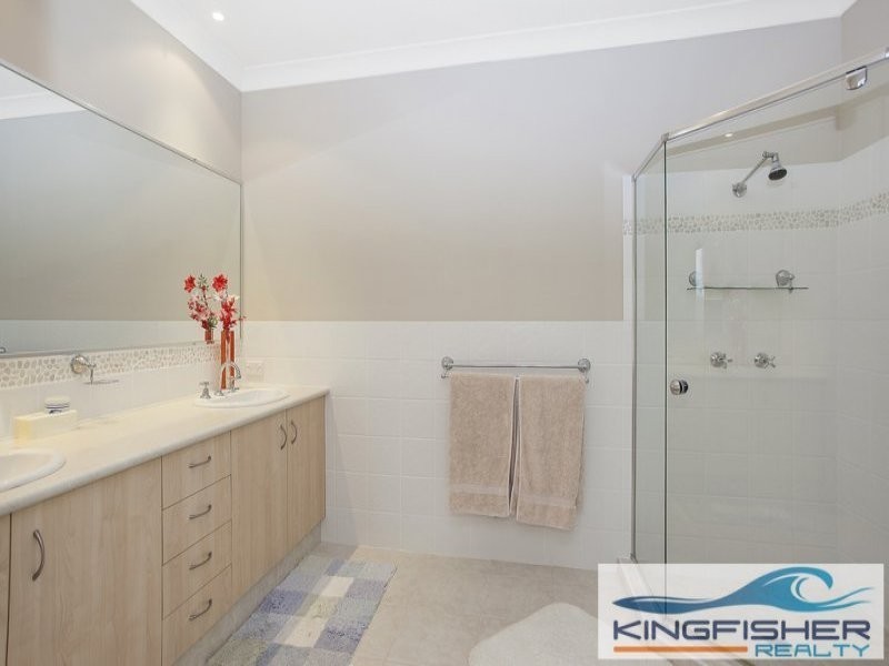 4 Nuthatch Street, Burleigh Waters QLD 4220