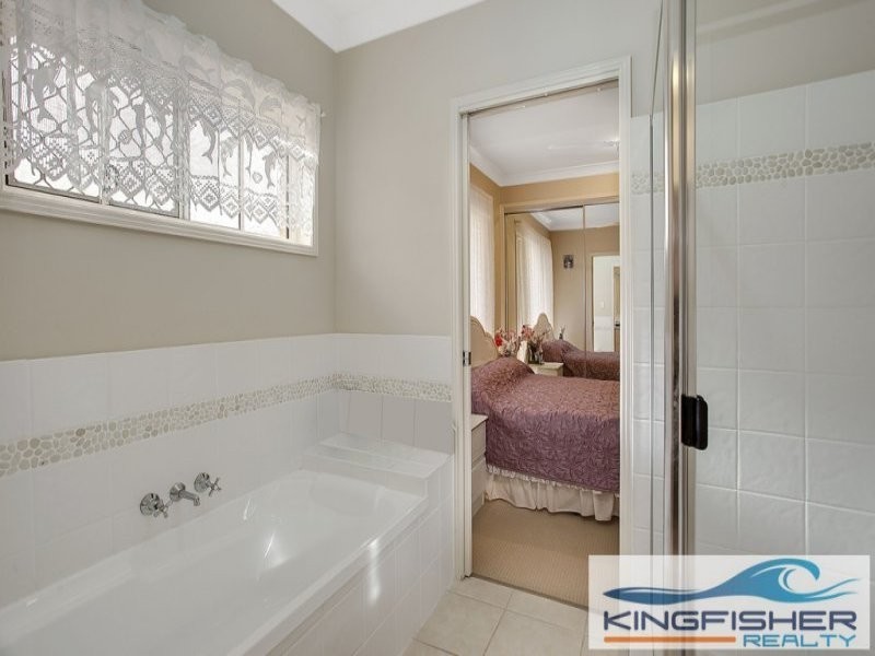 4 Nuthatch Street, Burleigh Waters QLD 4220