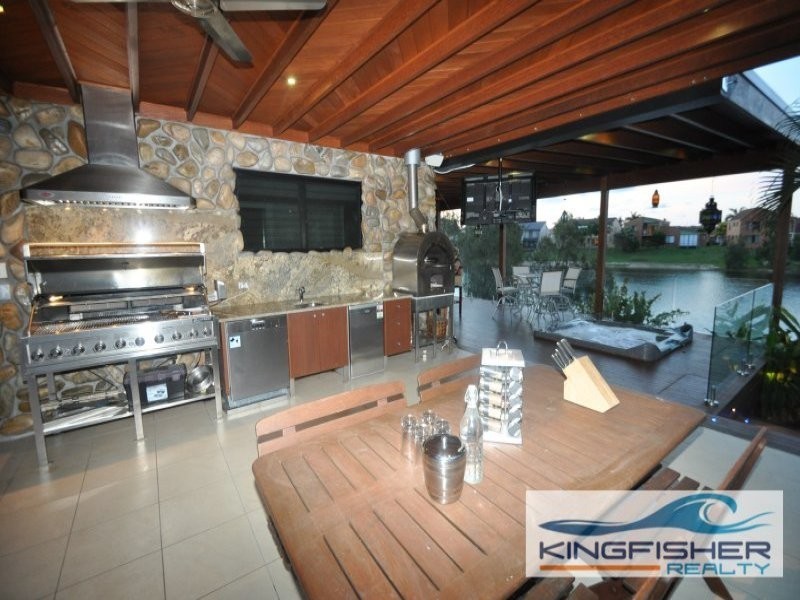 102 Jabiru Avenue, Burleigh Waters QLD 4220