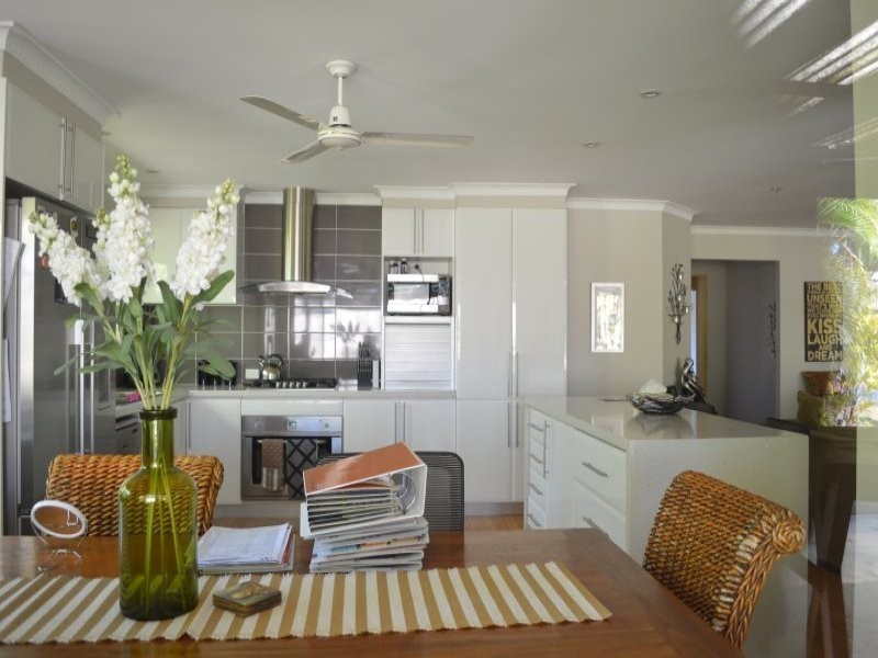 34 Rawlinna Drive, Mermaid Waters QLD 4218