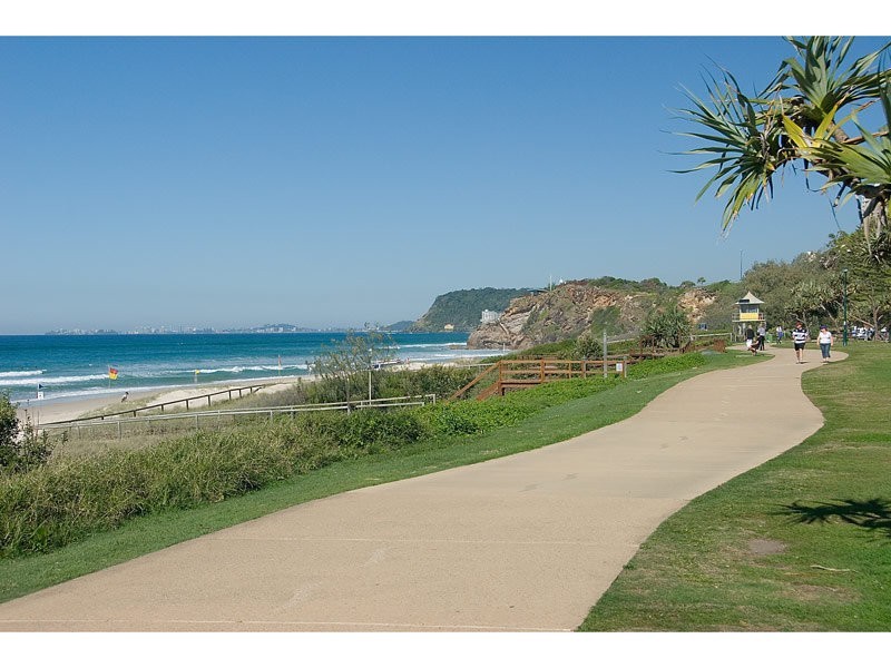 34 Rawlinna Drive, Mermaid Waters QLD 4218