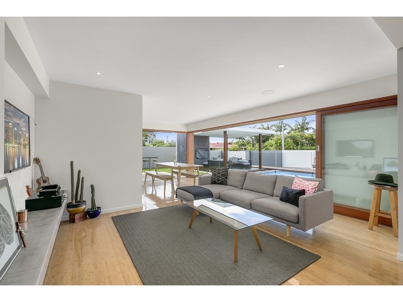 12 Sandpiper Drive, Burleigh Waters QLD 4220
