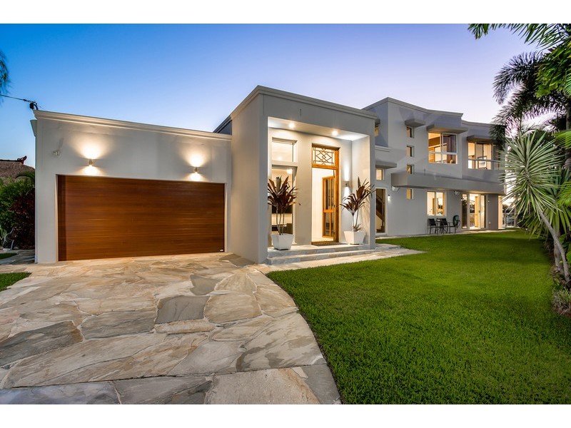 62 Alec Avenue, Mermaid Waters QLD 4218