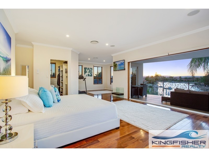 62 Alec Avenue, Mermaid Waters QLD 4218