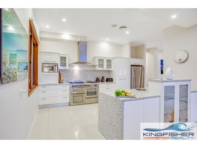 62 Alec Avenue, Mermaid Waters QLD 4218