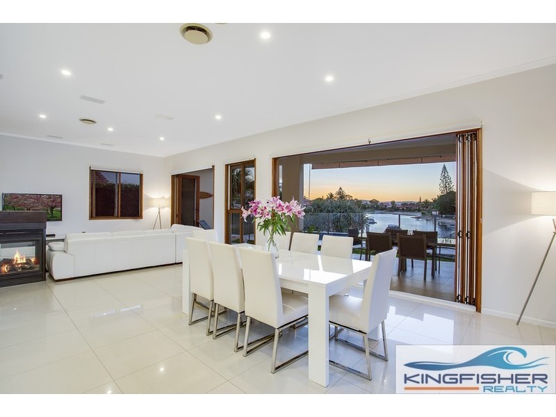 62 Alec Avenue, Mermaid Waters QLD 4218