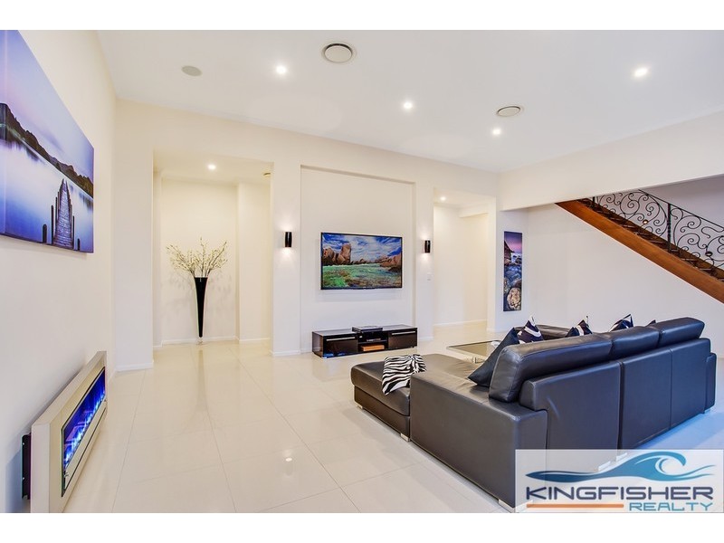 62 Alec Avenue, Mermaid Waters QLD 4218