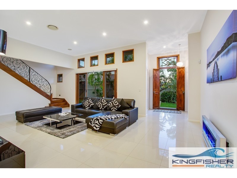 62 Alec Avenue, Mermaid Waters QLD 4218