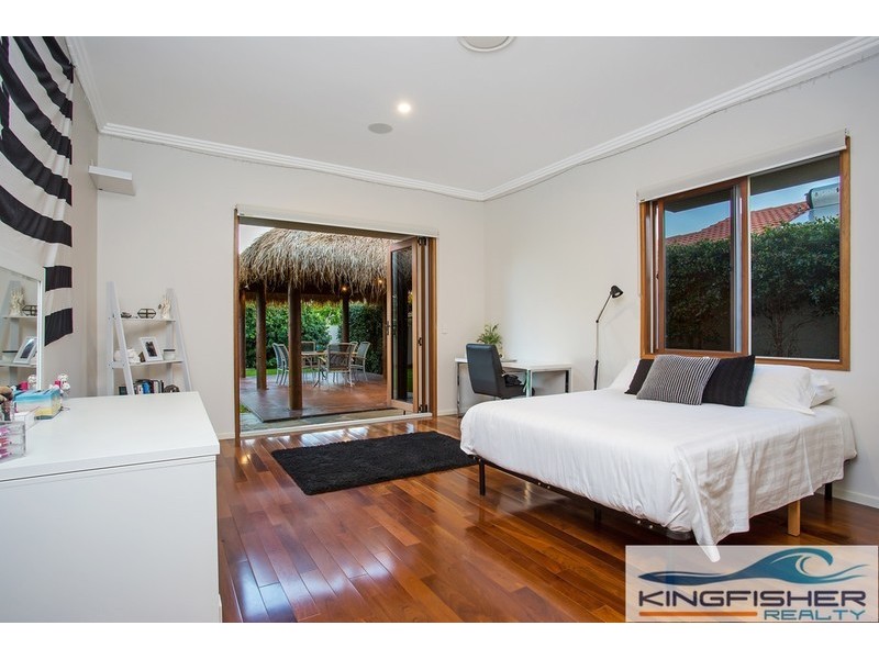 62 Alec Avenue, Mermaid Waters QLD 4218