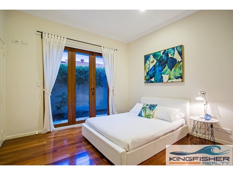 62 Alec Avenue, Mermaid Waters QLD 4218