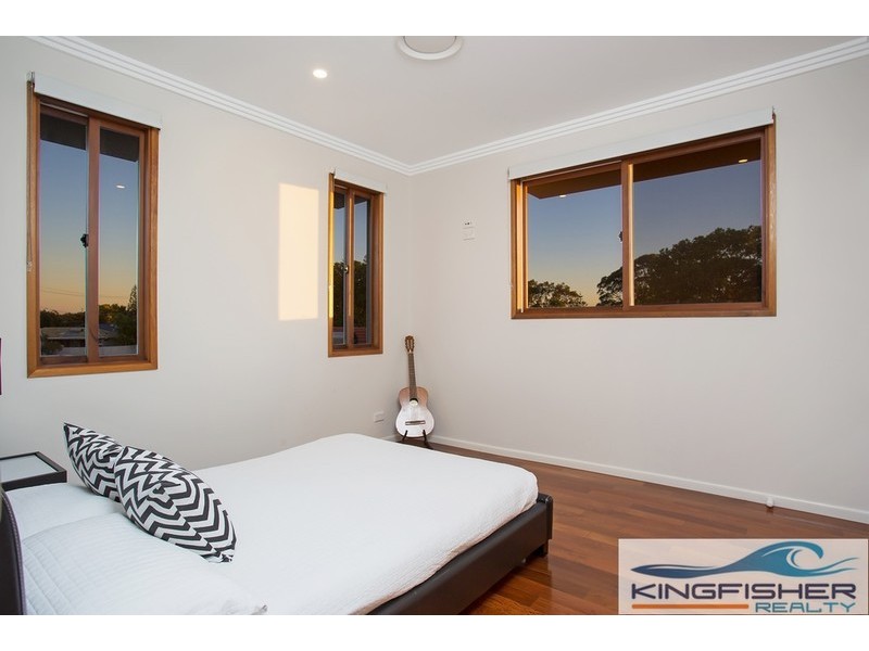 62 Alec Avenue, Mermaid Waters QLD 4218