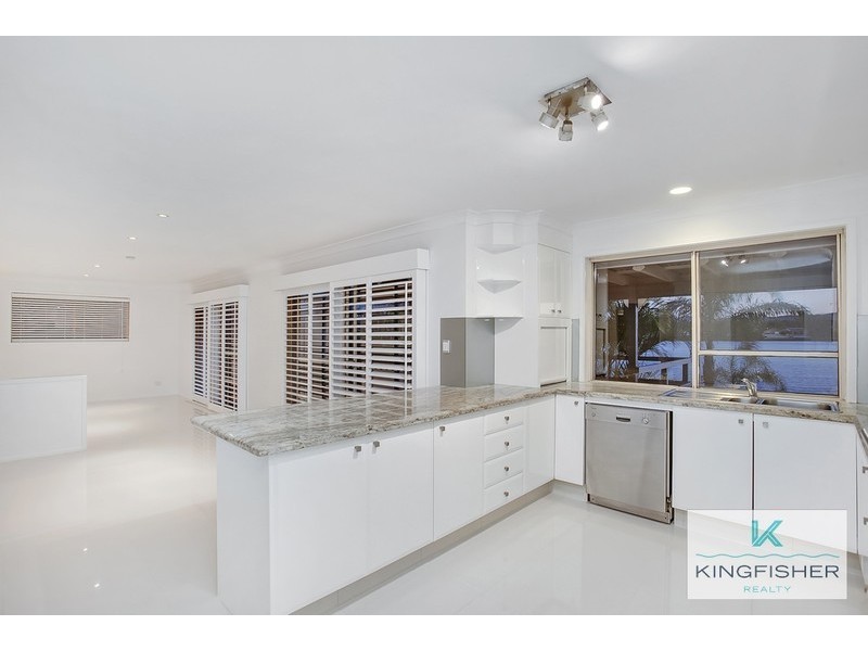26 Auk Avenue, Burleigh Waters QLD 4220