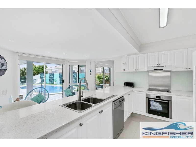 15 Notre Dame Court, Varsity Lakes QLD 4227