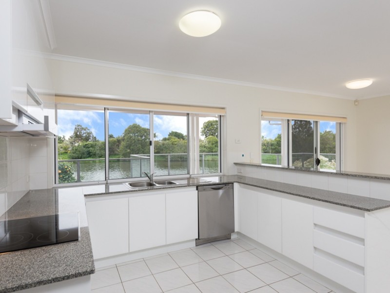 10 Emerton Crescent, Robina QLD 4226