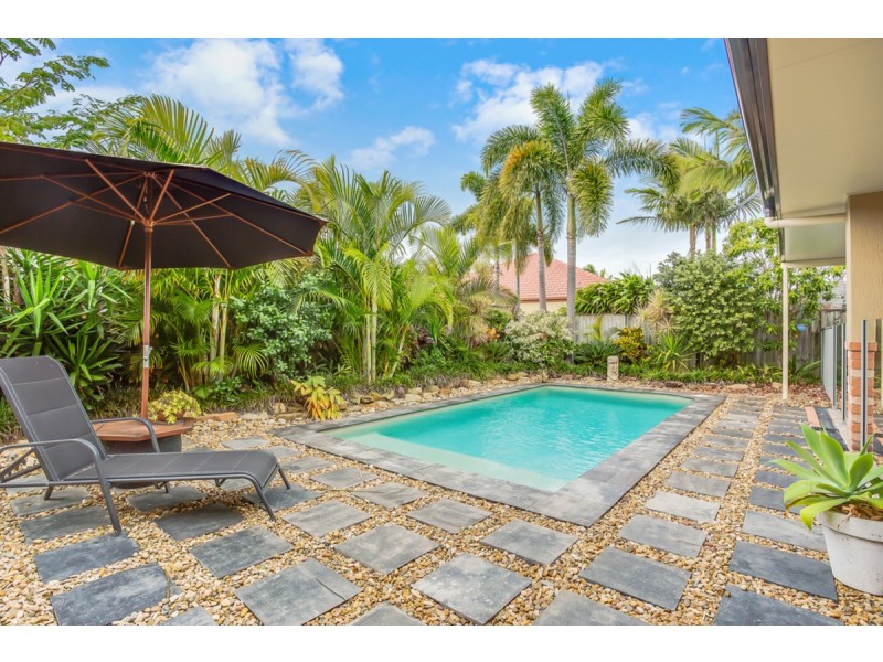 6 Shoalwater Court, Burleigh Waters QLD 4220