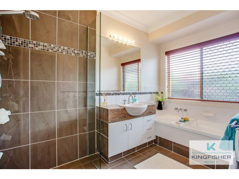 6 Shoalwater Court, Burleigh Waters QLD 4220