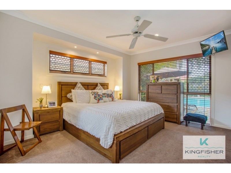 6 Shoalwater Court, Burleigh Waters QLD 4220