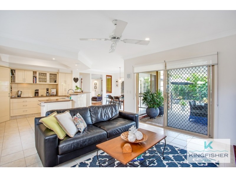 6 Shoalwater Court, Burleigh Waters QLD 4220