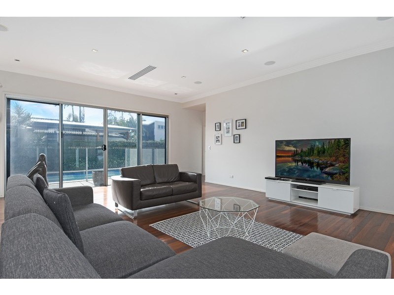 22 Joan Street, Burleigh Waters QLD 4220