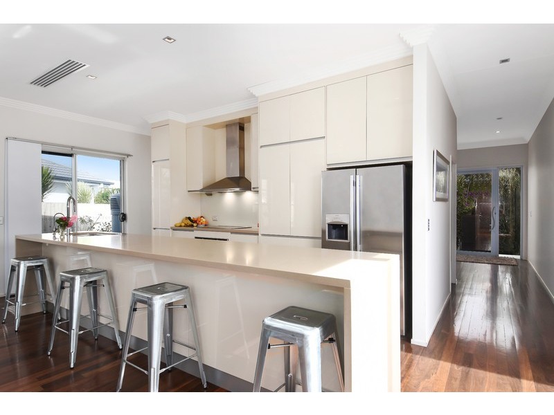 22 Joan Street, Burleigh Waters QLD 4220