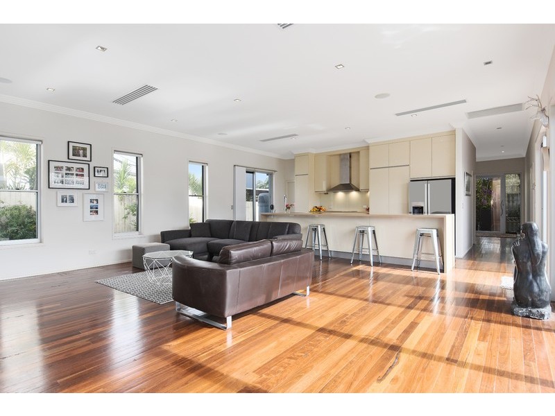 22 Joan Street, Burleigh Waters QLD 4220