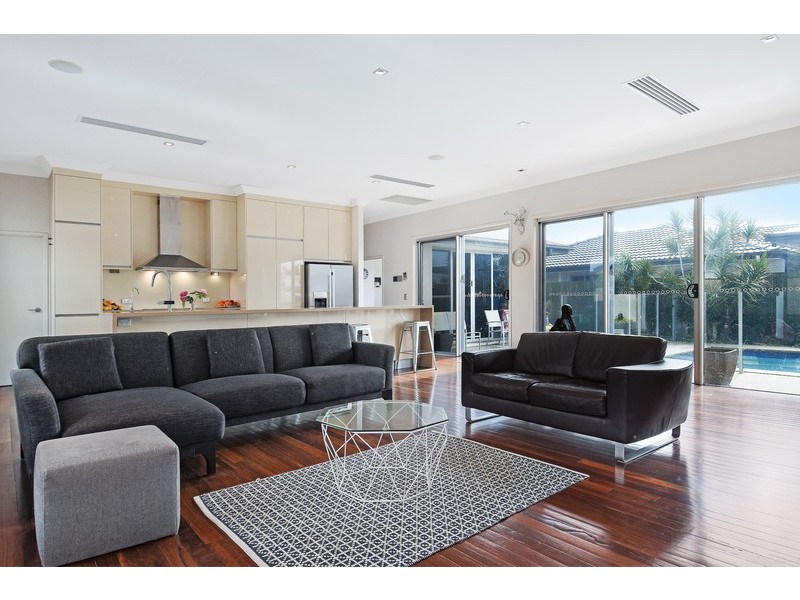 22 Joan Street, Burleigh Waters QLD 4220