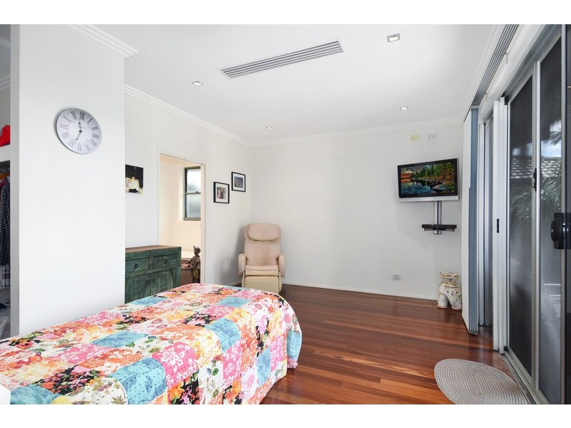 22 Joan Street, Burleigh Waters QLD 4220