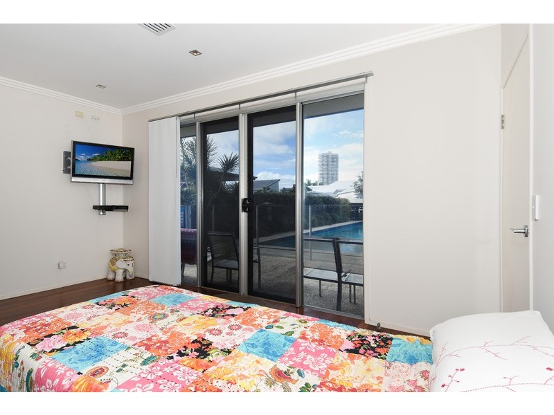 22 Joan Street, Burleigh Waters QLD 4220