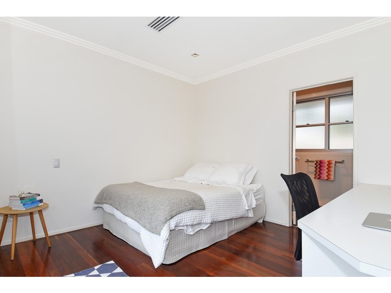 22 Joan Street, Burleigh Waters QLD 4220