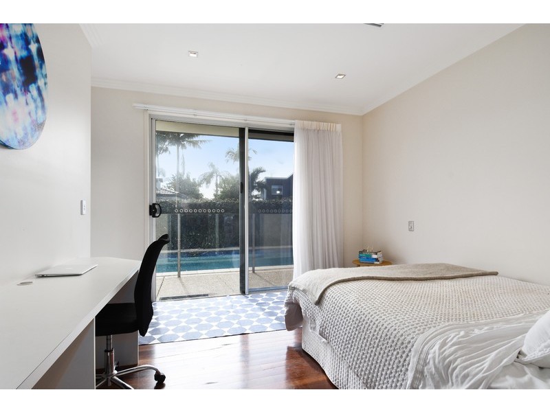 22 Joan Street, Burleigh Waters QLD 4220