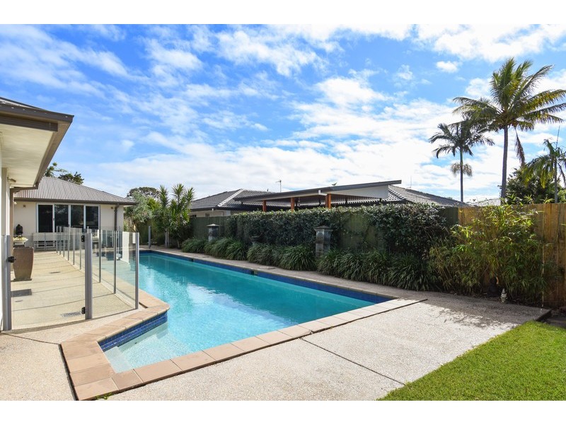 22 Joan Street, Burleigh Waters QLD 4220