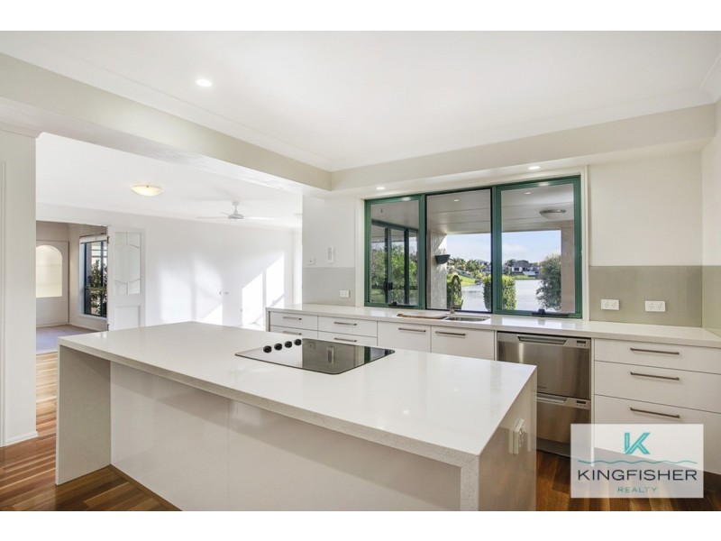 176 Dunlin Drive, Burleigh Waters QLD 4220