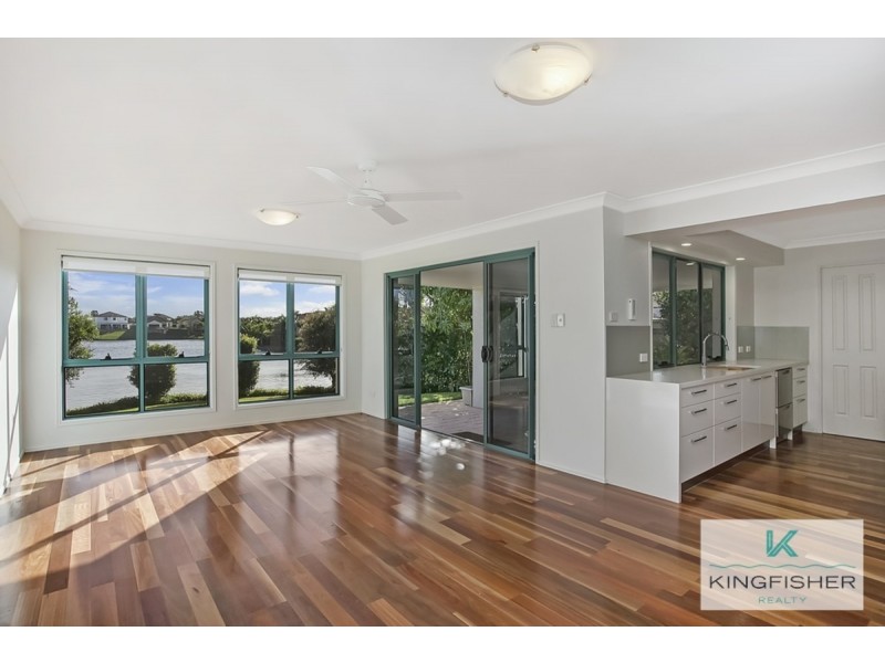 176 Dunlin Drive, Burleigh Waters QLD 4220