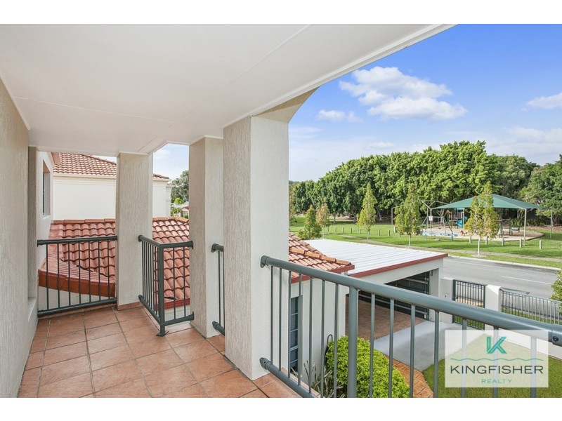 176 Dunlin Drive, Burleigh Waters QLD 4220