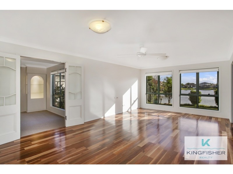 176 Dunlin Drive, Burleigh Waters QLD 4220