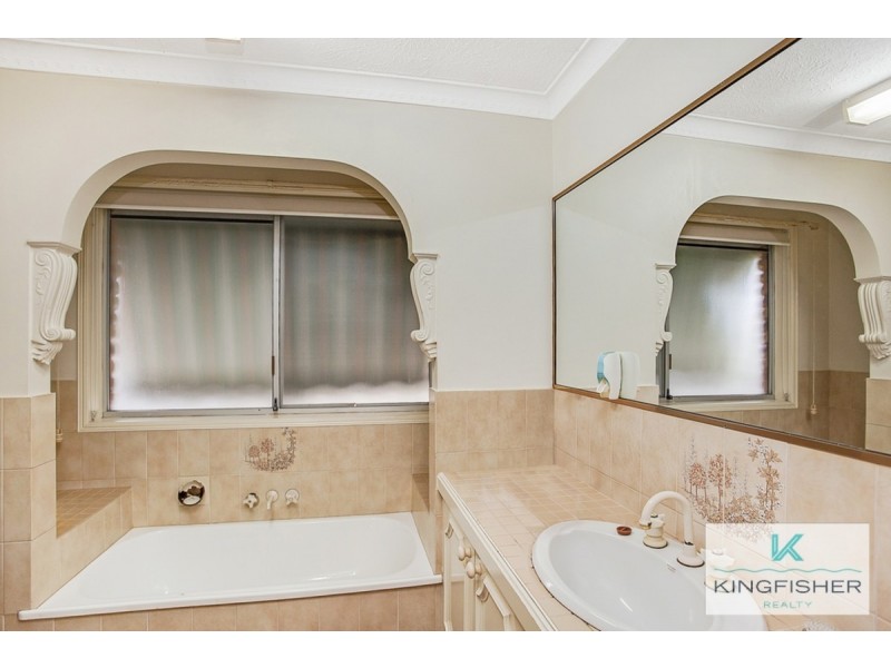 33 Dunlin Drive, Burleigh Waters QLD 4220