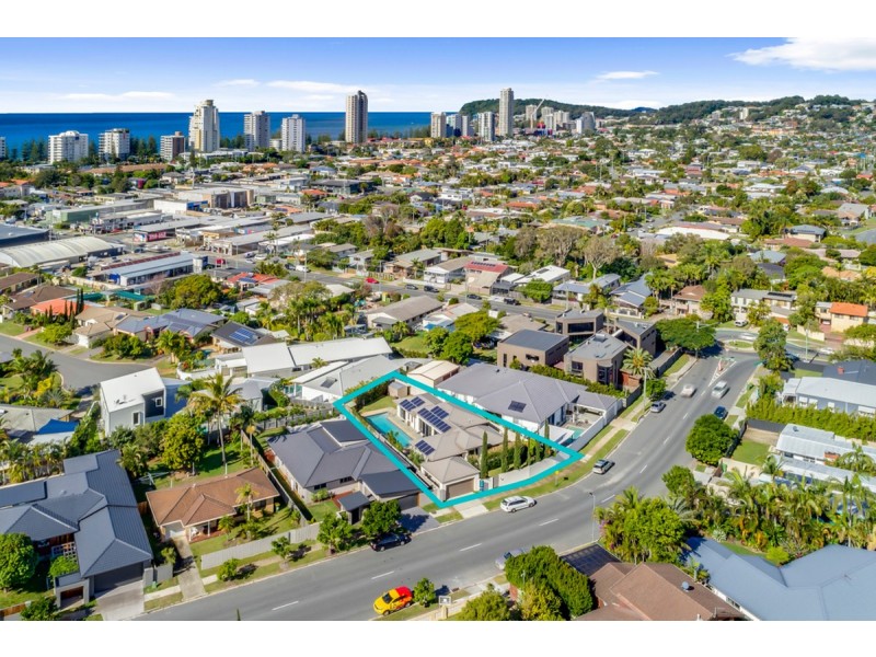 22 Joan Street, Burleigh Waters QLD 4220
