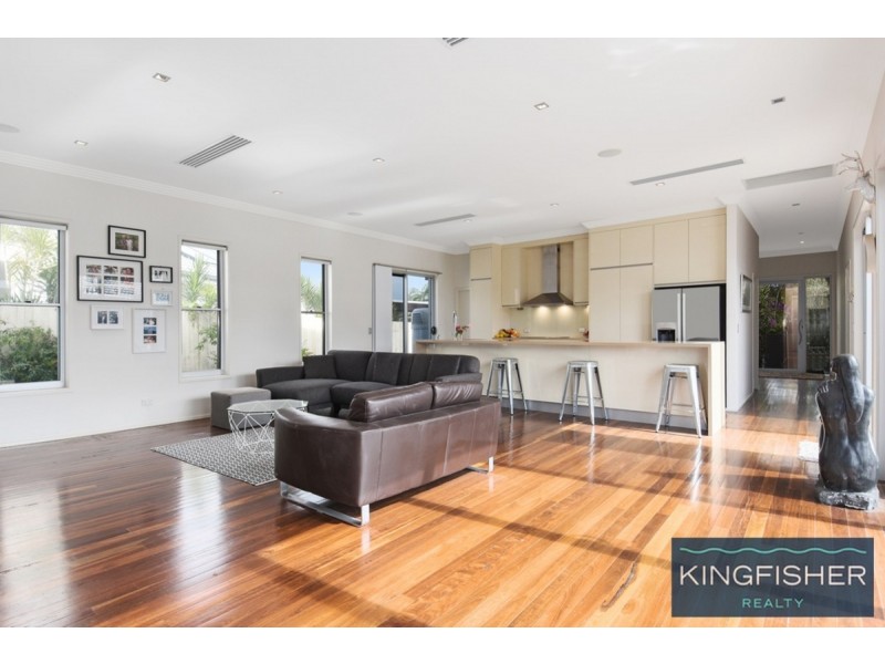 22 Joan Street, Burleigh Waters QLD 4220